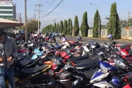 Hơn 1.000 CN Cty Kim Cương Sao Sáng đi làm lại sau đình công