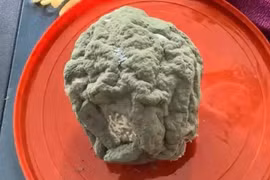 Sửng sốt quả cam mốc meo giá lên tới gần 3 triệu đồng