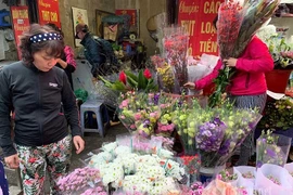 Chuyện chưa từng có, giá hoa giảm mạnh ngày 8/3