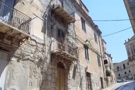 500 ngôi nhà rao bán với giá 1 euro tại Italy