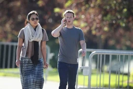 Hôn nhân hạnh phúc và lạ của vợ chồng ông chủ Facebook Mark Zuckerberg