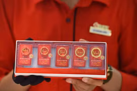 Giá vàng hôm nay 5/11: USD leo thang, vàng tăng dựng đứng