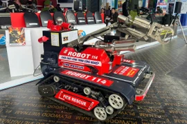 Robot chữa cháy lần đầu được giới thiệu tại Triển lãm Quốc phòng 