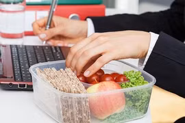 90% người làm văn phòng đều mắc phải thói quen gây hại này