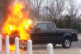 Ford F-Series triệu hồi hàng loạt sau khi có 2 xe tự cháy