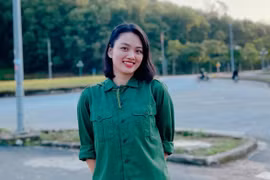 Hoa khôi bóng chuyền Thu Hoài với áo lính cực xinh 