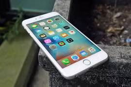 Người dùng iPhone đời cũ tại VN được đổi pin nếu máy chậm