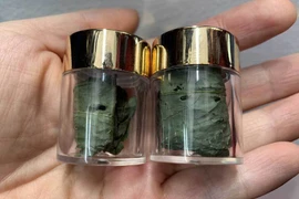 Bí mật loại lá khô đắt nhất Việt Nam, cả trăm triệu/kg