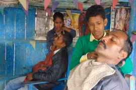 Hai bé gái cải trang thành nam giới 4 năm vì điều tuyệt vời...