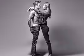 Justin Bieber - Hailey Baldwin chụp ảnh nóng bỏng sau lễ cưới 