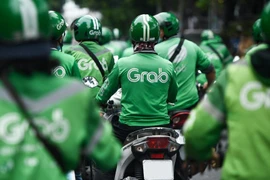 Xe ôm công nghệ ở Hà Nội mòn mỏi chờ được chạy lại