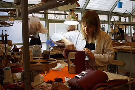 Bí ẩn quy trình chế tác túi xách da cá sấu đắt đỏ