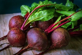 Làm đẹp hiệu quả chỉ bằng củ dền rẻ tiền, dễ kiếm