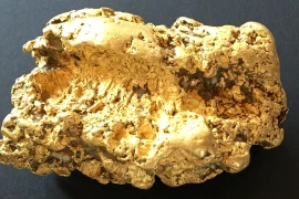 Đào được tảng vàng 2,7 tỷ,người đàn ông mất ngủ suốt 3 ngày