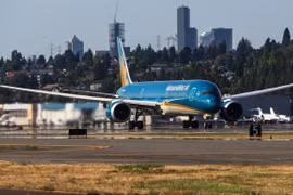 Soi máy bay lớn nhất Việt Nam chở 300 y bác sĩ Hà Nội vào TP HCM