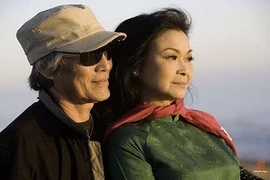 Ca sĩ Khánh Ly: Trước khi mất, chồng gửi gắm tôi cho ca sĩ Quang Thành