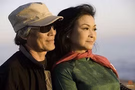 Ca sĩ Khánh Ly: Trước khi mất, chồng gửi gắm tôi cho ca sĩ Quang Thành