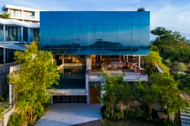 Báo Mỹ “ngả mũ” biệt thự Nha Trang “treo” bể bơi ngoài mặt tiền 