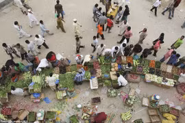 Ngã ngửa góc khuất phía sau sự hào nhoáng ở Dubai