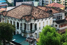 Cận cảnh biệt thự cổ trăm tuổi ở Sài Gòn
