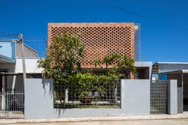 Báo ngoại ngỡ ngàng nhà gạch mộc thích ứng với khí hậu ở Bình Thuận 