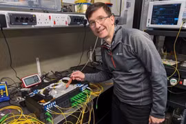 Thử nghiệm thành công cáp quang truyền tải nhanh gấp 4,5 triệu lần