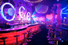 Vũ trường, quán karaoke không được chốt cửa bên trong