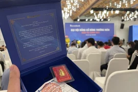 Muôn kiểu tặng quà độc lạ của ngân hàng mùa họp đại hội cổ đông