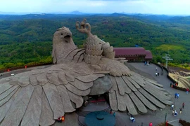 Tận mục tác phẩm điêu khắc chim lớn nhất thế giới 