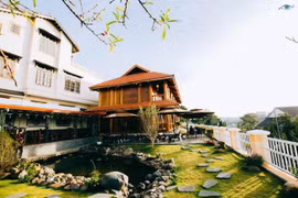 Cận cảnh ngôi nhà gỗ Đinh Hương “khủng” ngắm toàn cảnh Đà Lạt