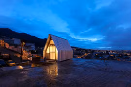 Có gì trong ngôi nhà 12m2 thu trọn bầu trời giữa thành phố?