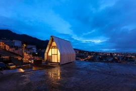 Có gì trong ngôi nhà 12m2 thu trọn bầu trời giữa thành phố?