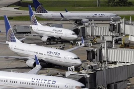 Sốc: United Airlines cấm khách lên máy bay vì mặc quần legging