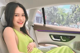 Độ giàu có của ca sĩ bầu lần 4 được tặng quà trăm tỷ