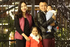  5 năm hôn nhân hạnh phúc của NSND Tự Long bên bà xã trẻ đẹp