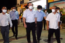 Bí thư TP HCM thị sát chợ đầu mối Bình Điền