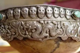 Ra đường thấy 7 thứ này dù thích cũng đừng dại nhặt về