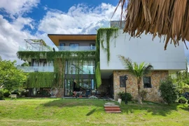 Căn biệt thự xanh mướt mắt ở ngoại ô 