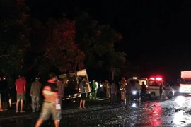 8 người chết sau tai nạn giữa xe khách và ô tô tải