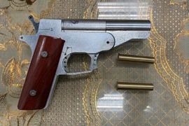 Phát hiện súng tự chế, đạn trong kiện hàng gửi từ sân bay Đà Nẵng ra Hà Nội