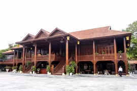 Bên trong ngôi nhà gỗ lim 200 tỷ của đại gia Điện Biên