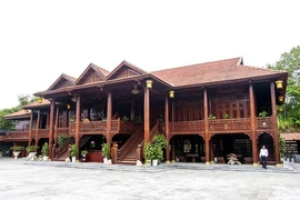 Bên trong ngôi nhà gỗ lim 200 tỷ của đại gia Điện Biên