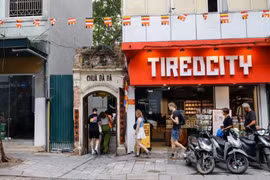 Ngôi chùa nghìn năm có cổng vào bé tý ở trung tâm Hà Nội