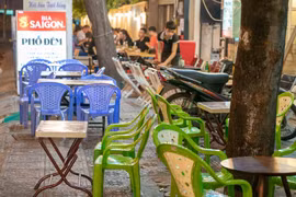 Phố nhậu TP.HCM đìu hiu, dân nhậu 'trăm phần trăm' bằng nước ngọt