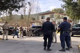 Nổ súng tại khu nhà cựu quân nhân Mỹ, 3 người bị bắt làm con tin