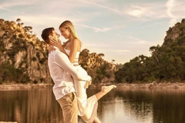 Những hình đẹp trong đám cưới thủ môn Thibaut Courtois và vợ người mẫu 