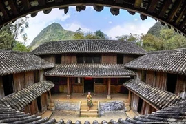 Kiến trúc tinh xảo trong dinh Vua Mèo của dòng họ Vương