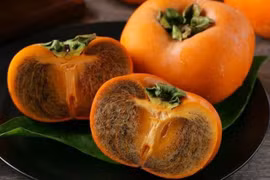 Hồng Nhật ăn có vị socola giá 2,5 triệu đồng/kg vẫn “cháy hàng”