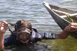 Cơ cực mưu sinh bằng nghề săn “thần dược” đàn ông