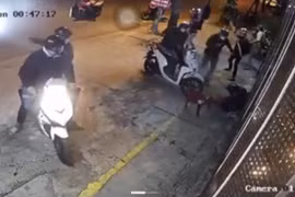 Điều tra vụ hàng chục thanh niên cầm hung khí rượt đánh người trên đường